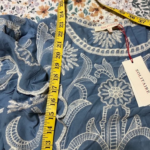 NWT!  Blue and White Embroidered Women's Top - Picture 4 of 8